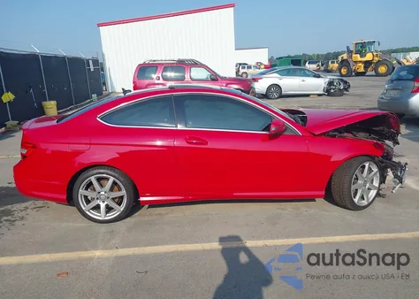 2015 Mercedes-Benz C 350 Sport 4Matic z USA, uszkodzony, nr VIN WDDGJ8JB1FG384094